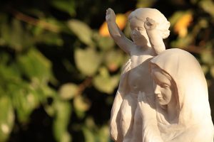Notre_Dame_de_France_adorer-min
