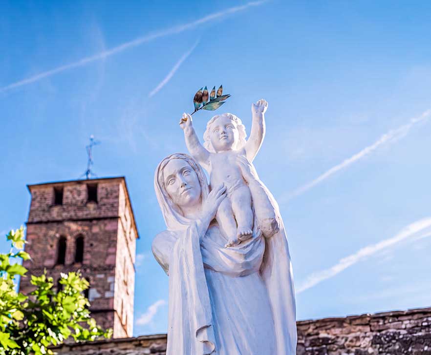 La statue monumentale de Notre-Dame de France à Baillet-en-France