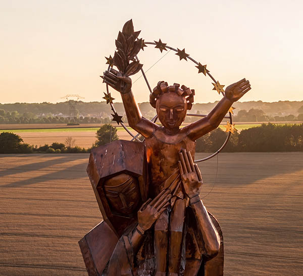 La statue monumentale de Notre-Dame de France à Baillet-en-France