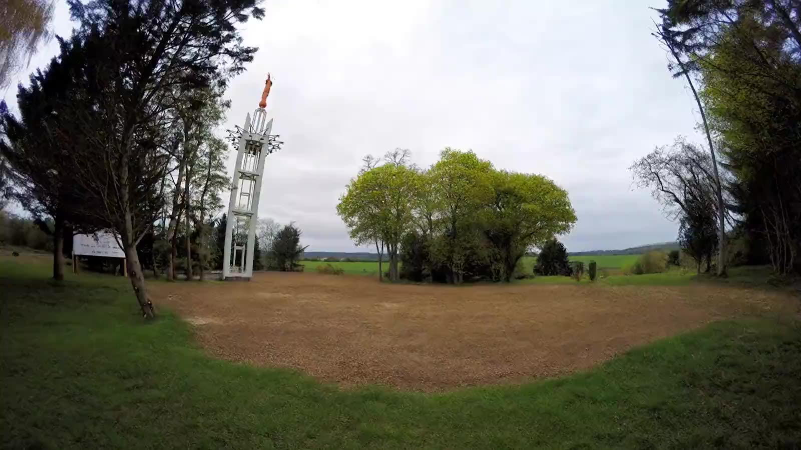 Le terrain au pied de la statue Notre-Dame de France, avant la construction de la chapelle